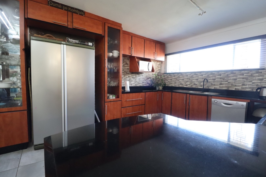 5 Bedroom Property for Sale in Kabega Park Eastern Cape